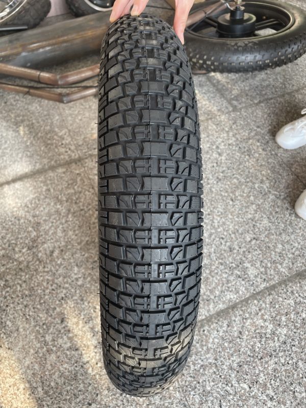 XuanCheng 20x5.0 bike black tire